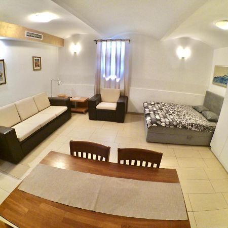 Carla Studio Apartment Zagreb Exteriör bild